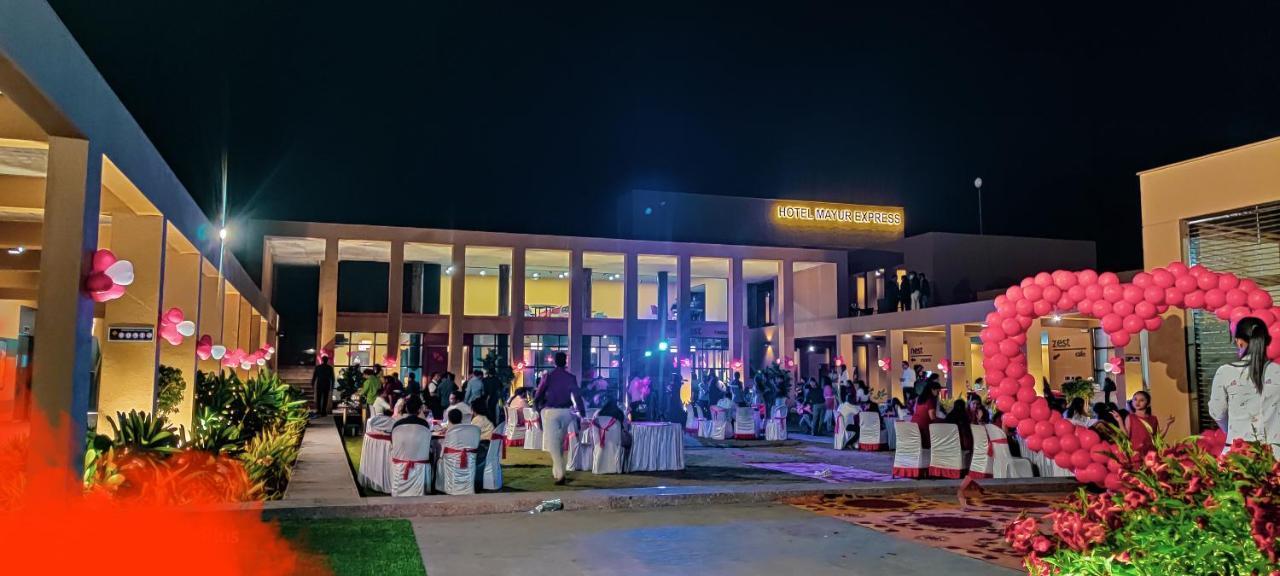 Hotel Mayur Express Sangamner Luaran gambar