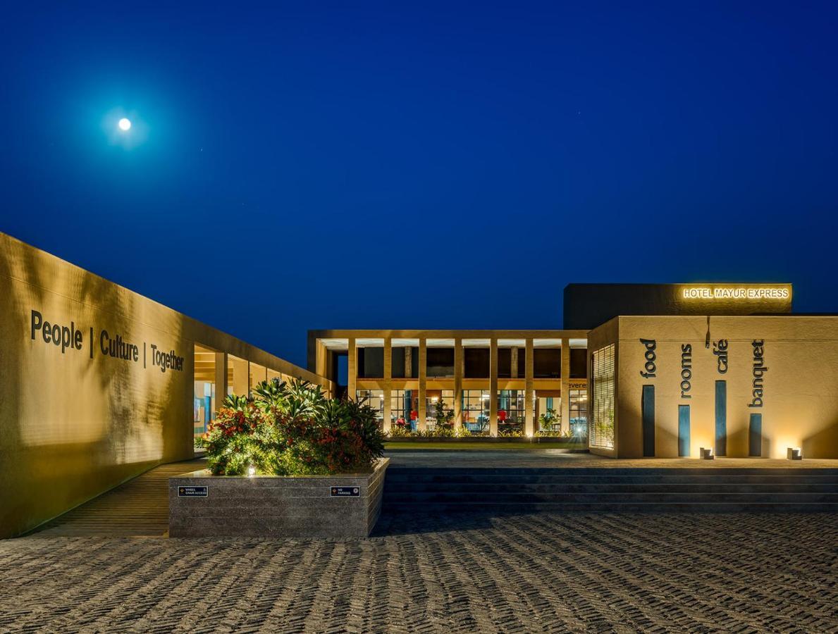 Hotel Mayur Express Sangamner Luaran gambar